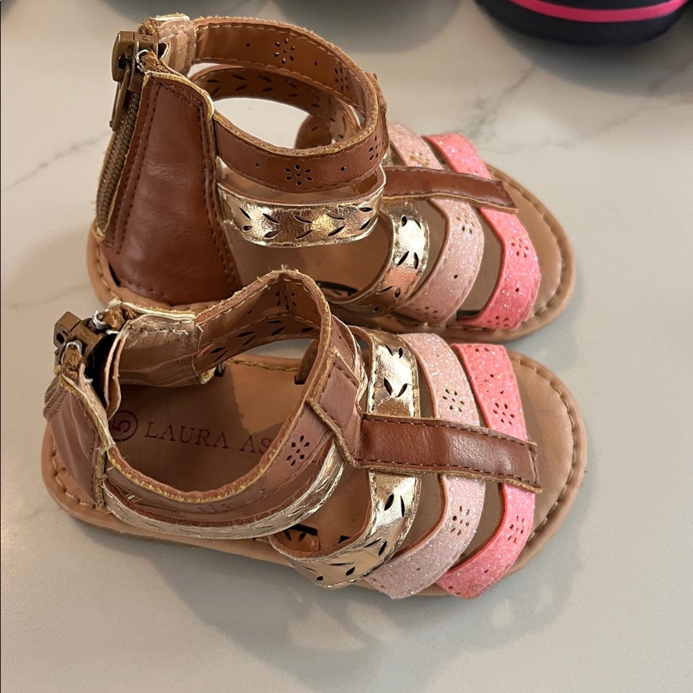 Assorted Kids' Footwear Collection - Picture 3 of 7